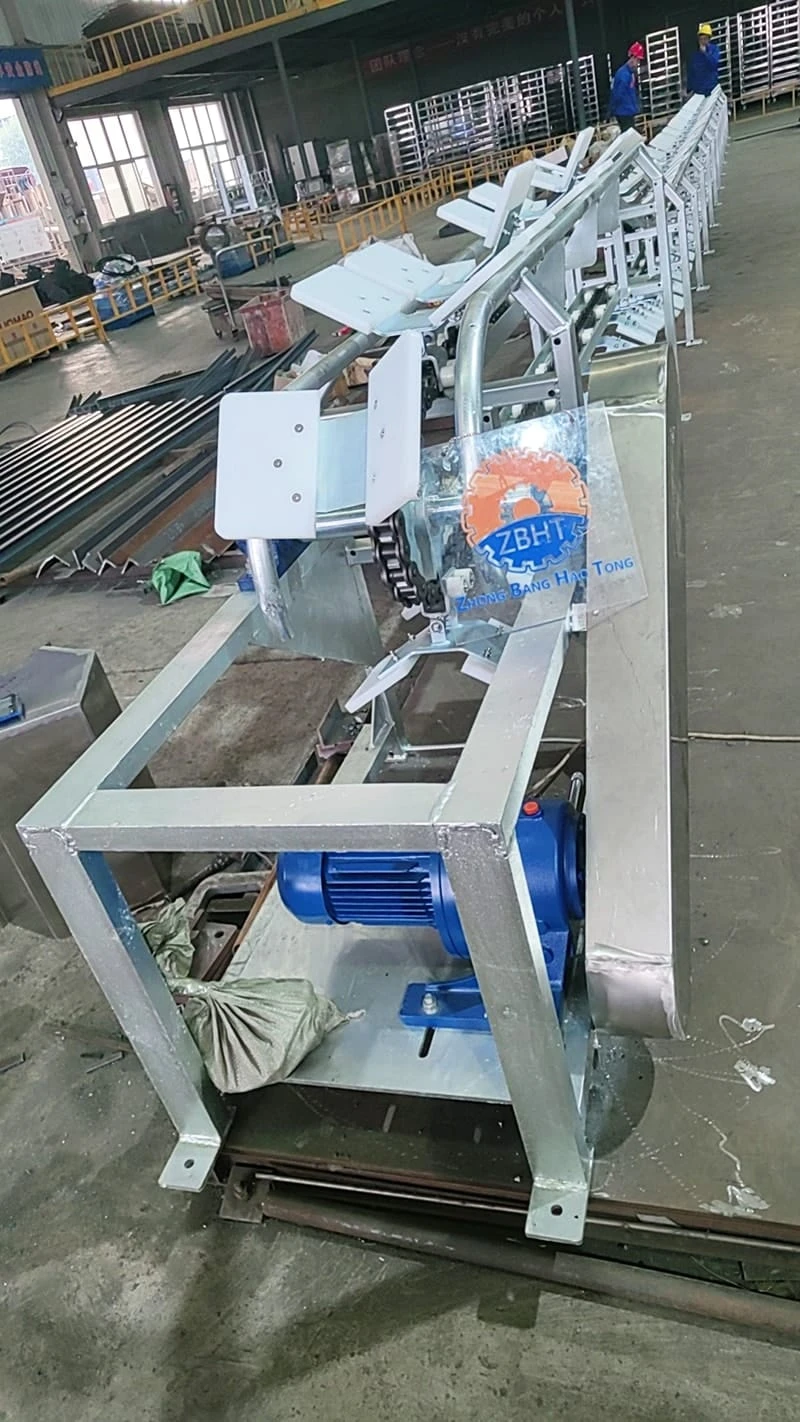 Slope type pre skinning conveyor, used for pig slaughter lines without skin